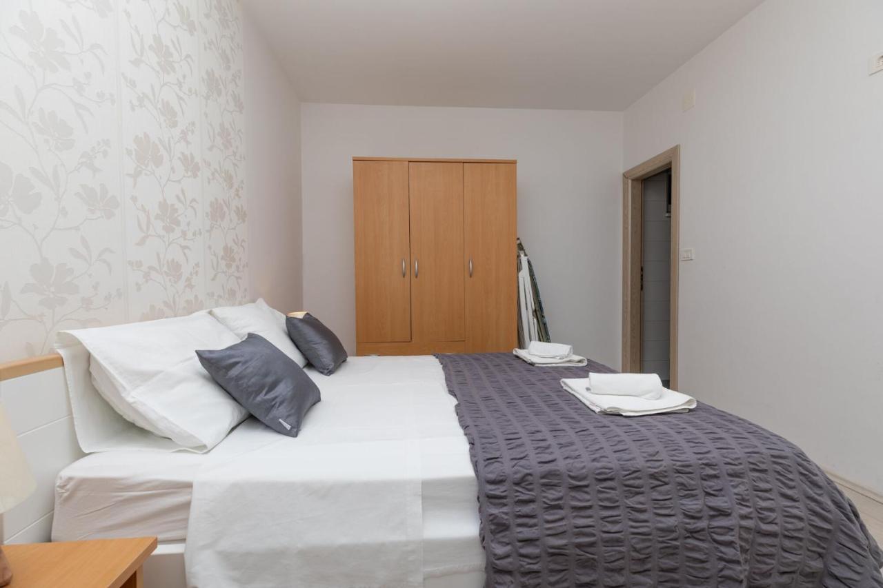 Apartments Empress Mimice Buitenkant foto